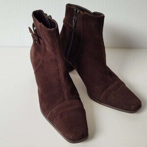 Brown suede boots, size 8